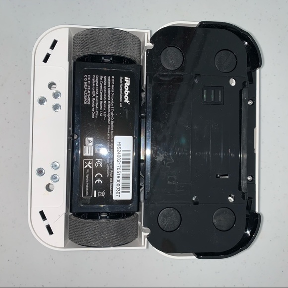 iRobot Braava Jet 240 Mopping Robot: - Picture 5 of 8